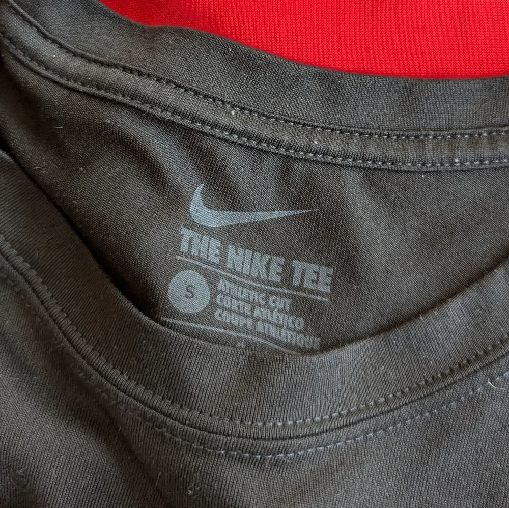 Ohio‎ State Buckeyes Nike Clothing (Men's S)